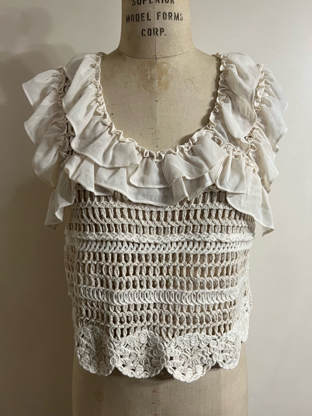 By Anthropologie Open Weave Crochet Ruffle Tank Cream Size XL - Picture 1 of 8